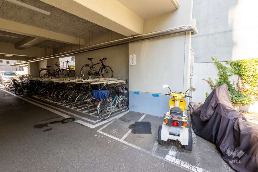 駐輪場とバイク置場