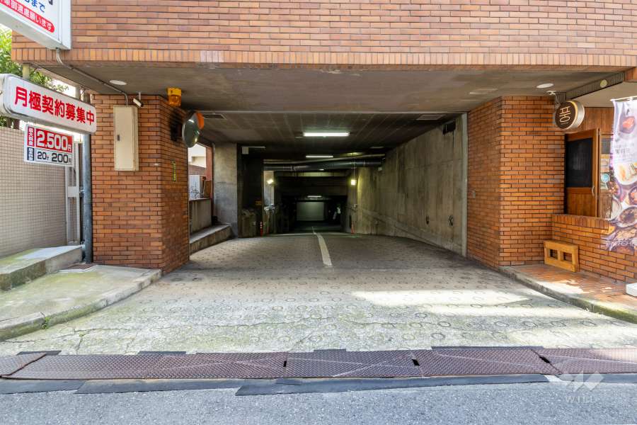 駐車場の出入り口　