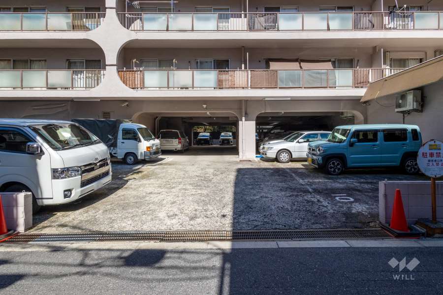 駐車場の出入り口　