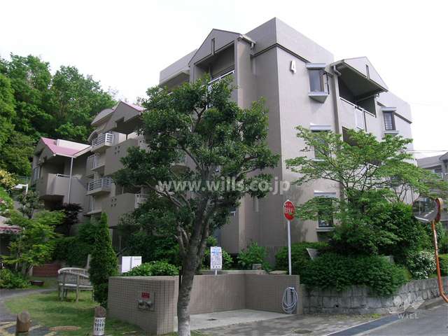 イーストアベニュー箕面おのはら４棟の外観（北西側から）