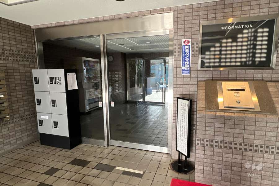 エントランスはオートロック付きです。