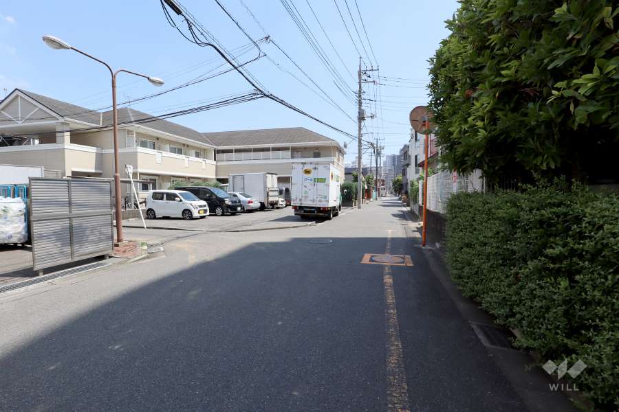 敷地東側の前面道路