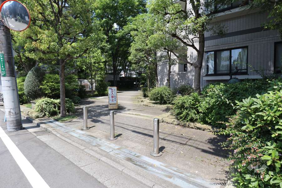 敷地入り口