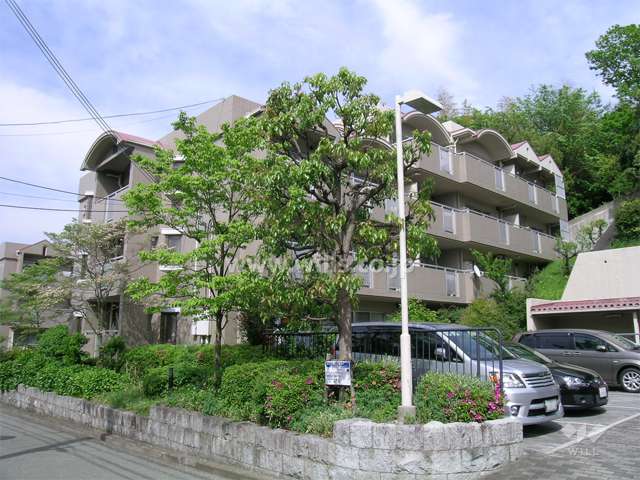 イーストアベニュー箕面おのはら５棟の外観（南西側から）