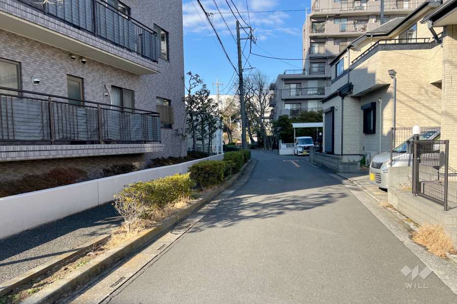 敷地東側の前面道路