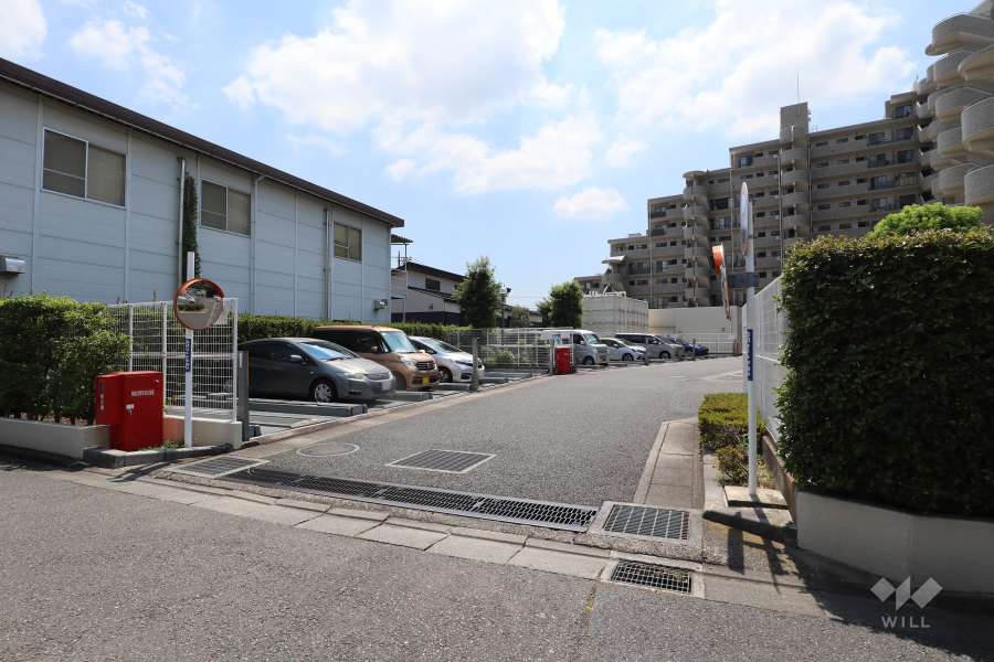 駐車場出入り口