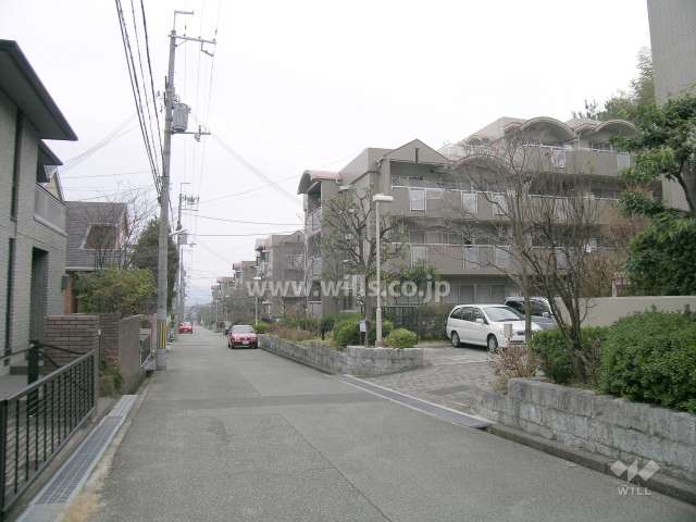 イーストアベニュー箕面全体