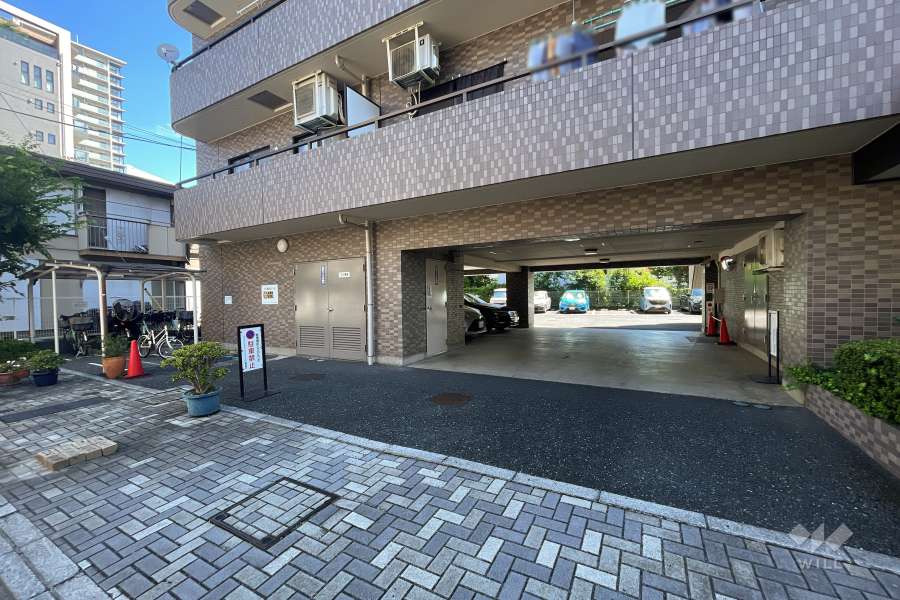 駐車場の出入り口・敷地内駐車場（屋内平面式、屋外平面式）