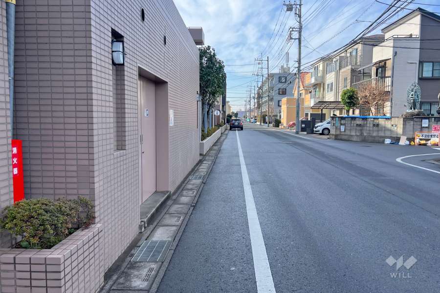 敷地北側の前面道路