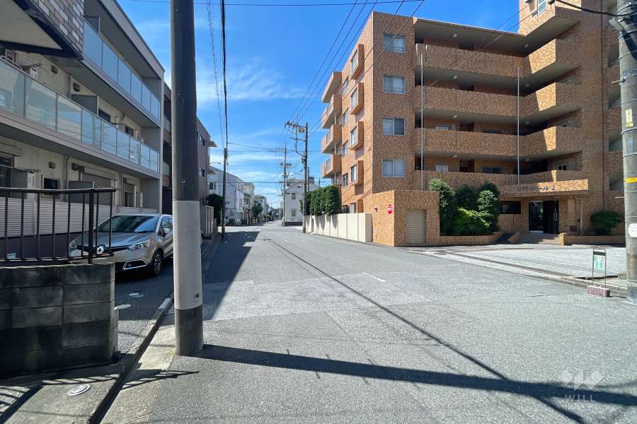 敷地東側の前面道路