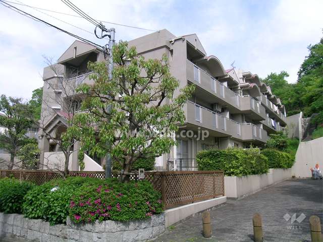 イーストアベニュー箕面おのはら８棟の外観（南西側から）