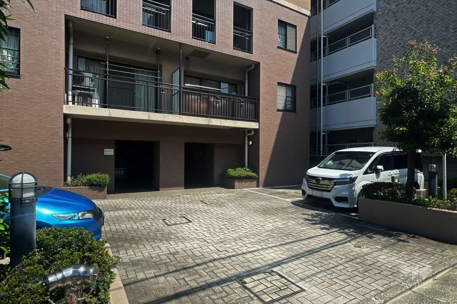 駐車場の出入り口・敷地内駐車場（屋外平面式）