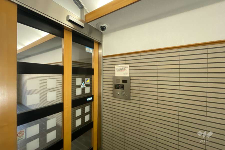 エントランスはオートロック付きです。