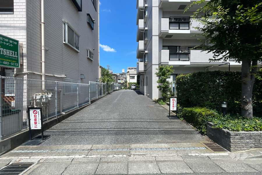 駐車場の出入り口