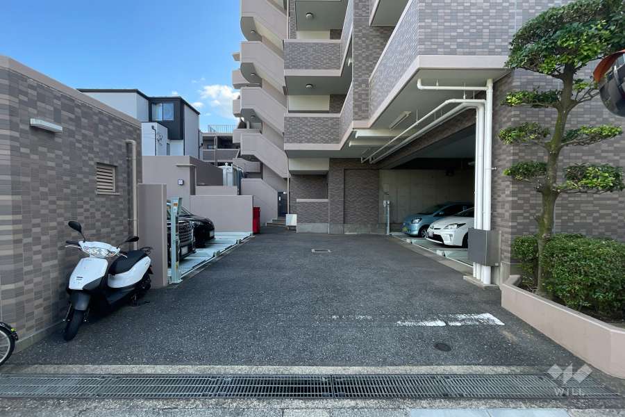 駐車場出入り口