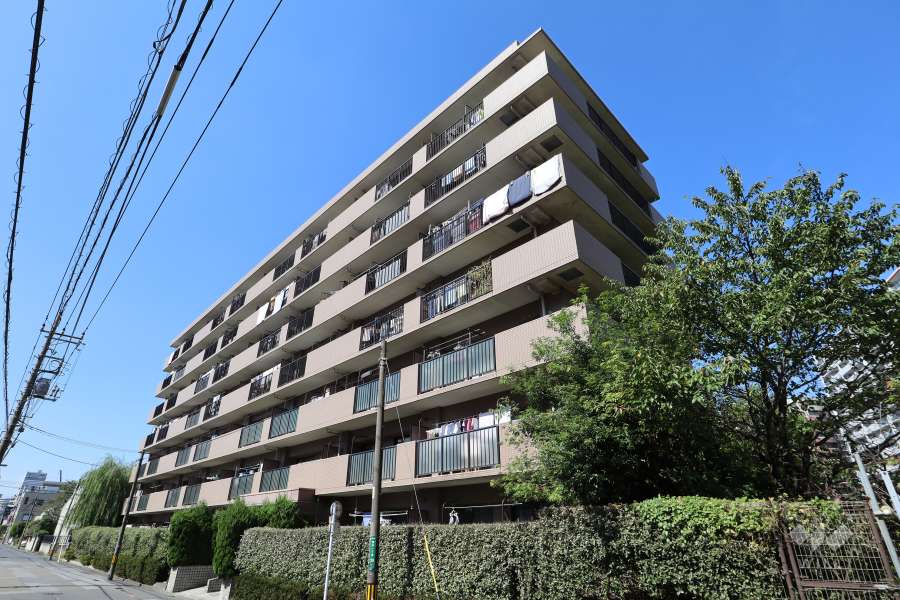 メイツ川口ガーデンの外観（南東側から）