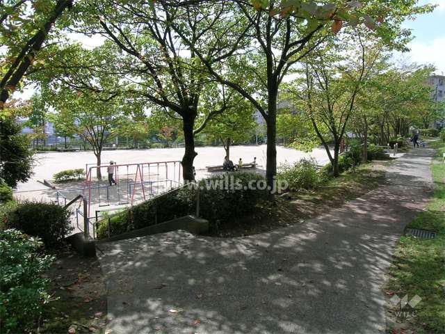 敷地の南側にある『山手公園』