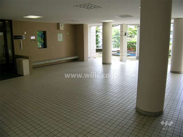 18号棟の1階にあるピロティ