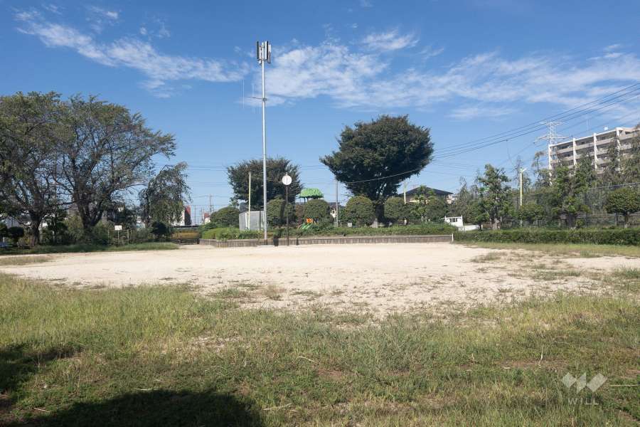 敷地に隣接した戸塚西台公園