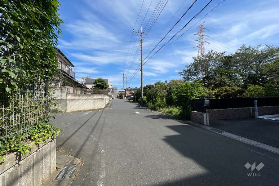 敷地北側の前面道路