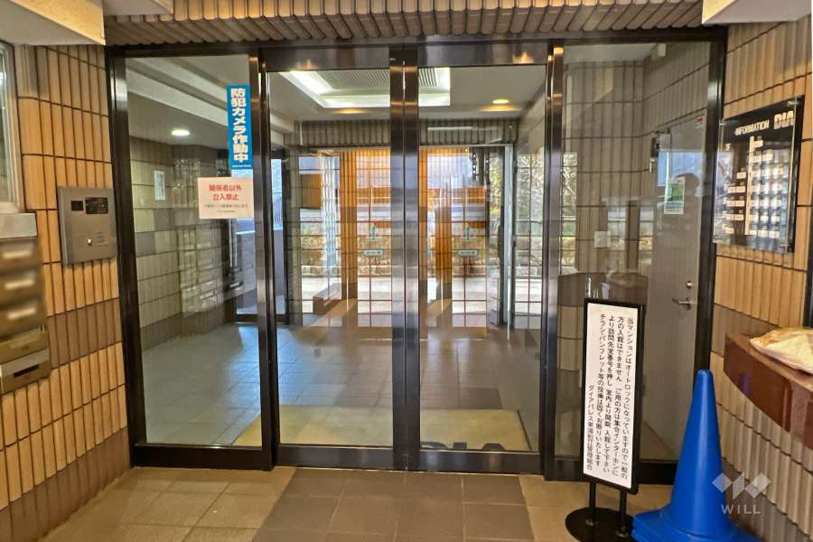 エントランスはオートロック付きです。