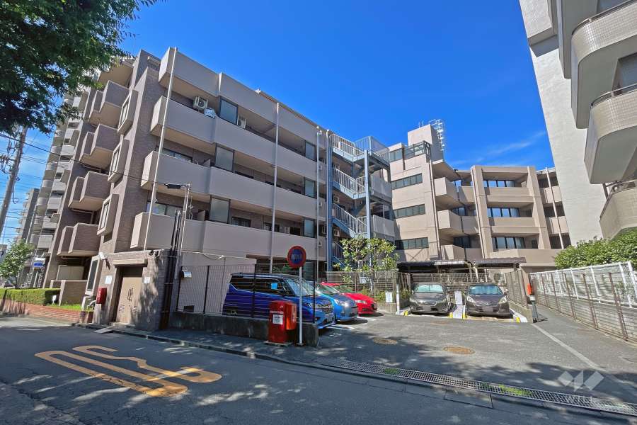 コスモ川口アーバンフォルム参番館の外観（北東側から）