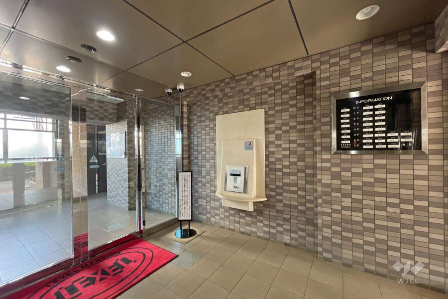 エントランスはオートロック付きです。