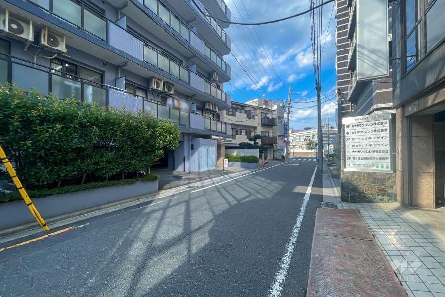 敷地南側の前面道路
