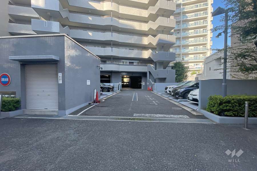 駐車場の出入り口　