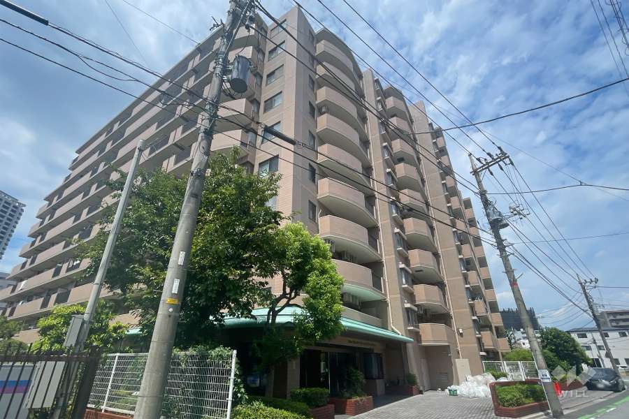 ライオンズマンション川口ブリーズコートの外観（南東側から）