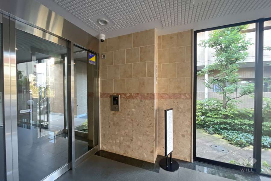 エントランスはオートロック付きです。