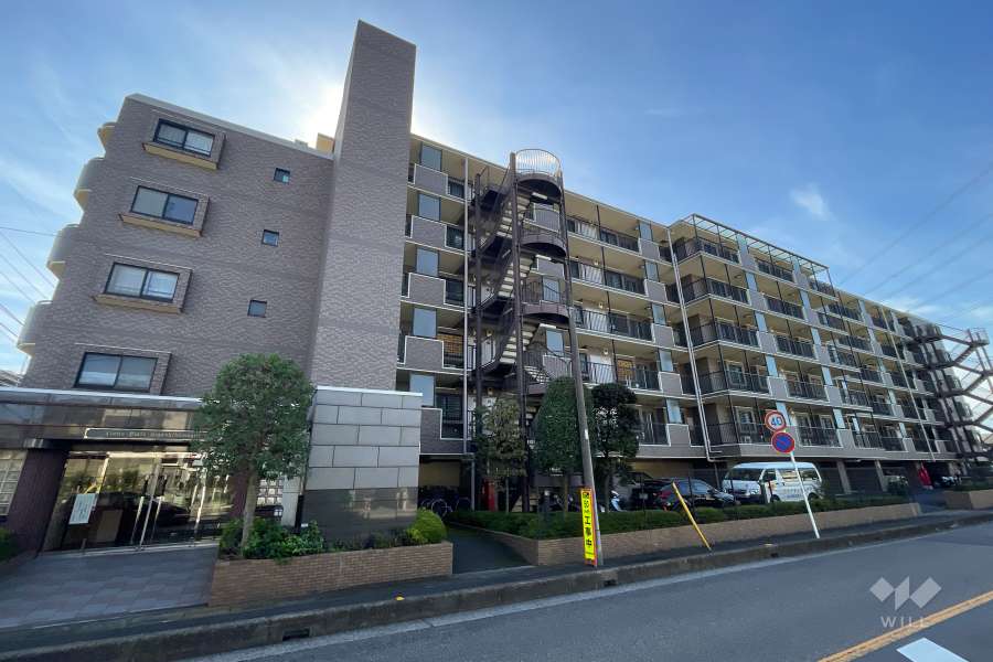 ライオンズヴィアーレ東川口の外観（北東側から）