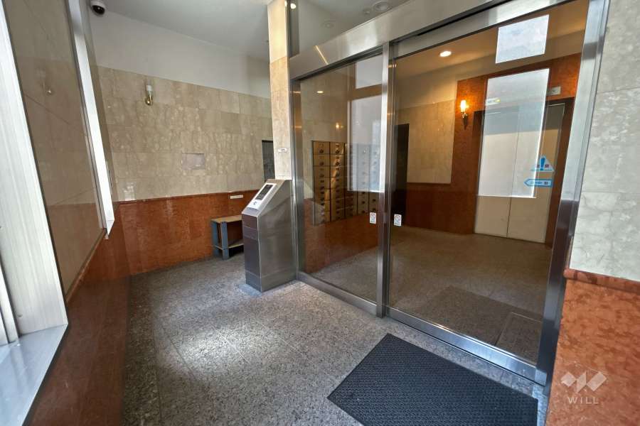 エントランスはオートロック付きです。