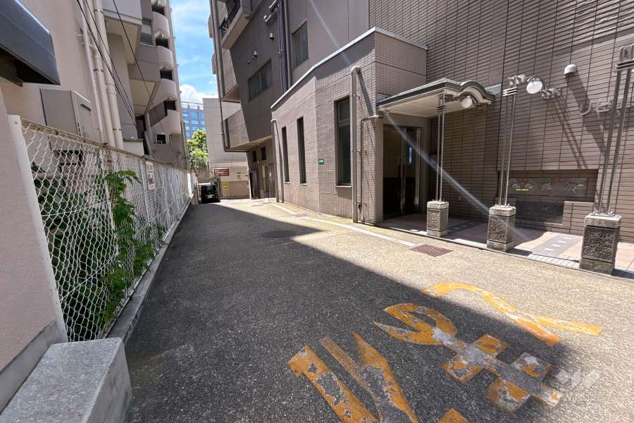 駐車場の出入り口