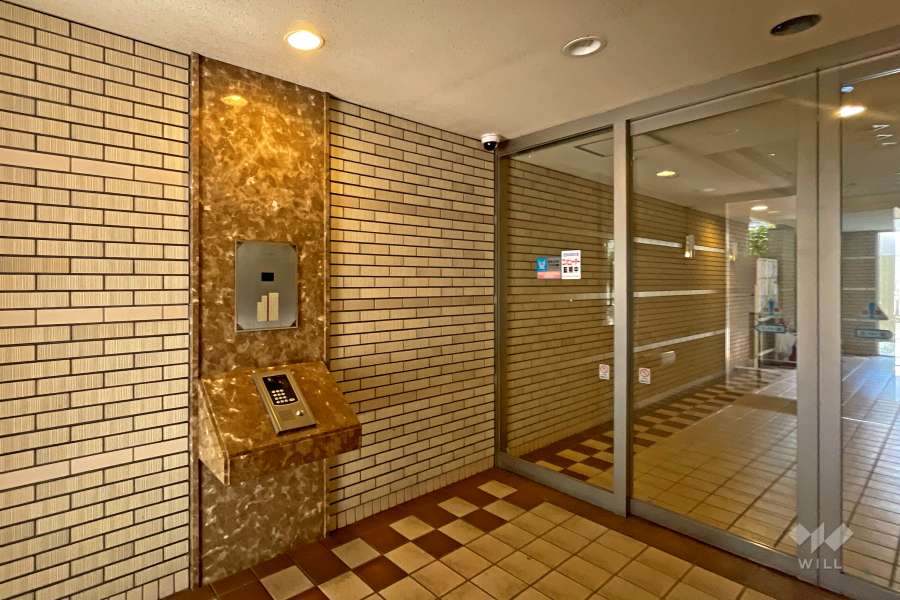 エントランスはオートロック付きです。