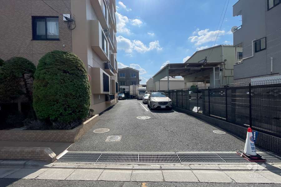 駐車場の出入り口