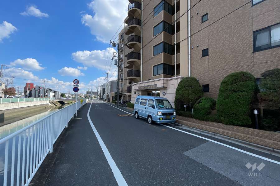 敷地北側の前面道路