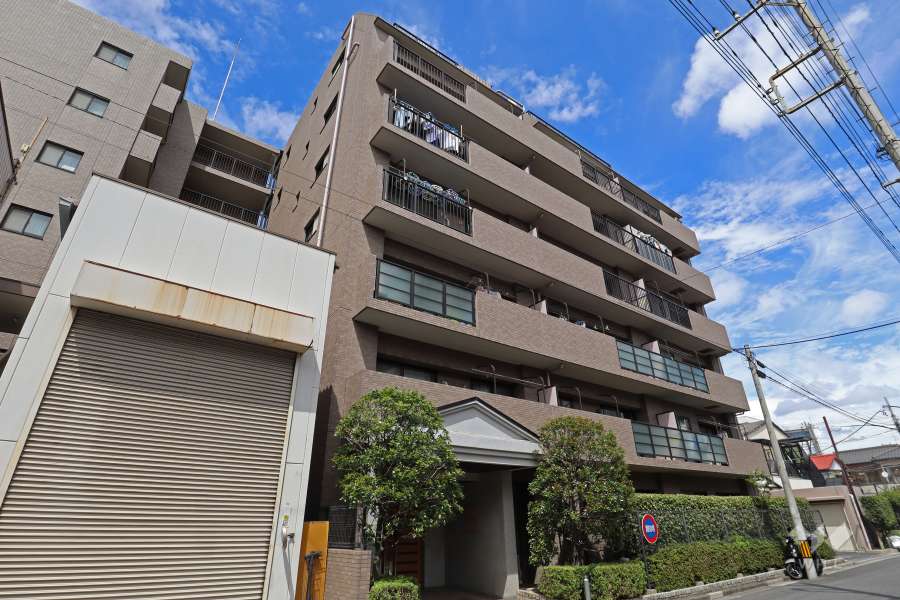 メイツ川口栄町の外観（南東側から）