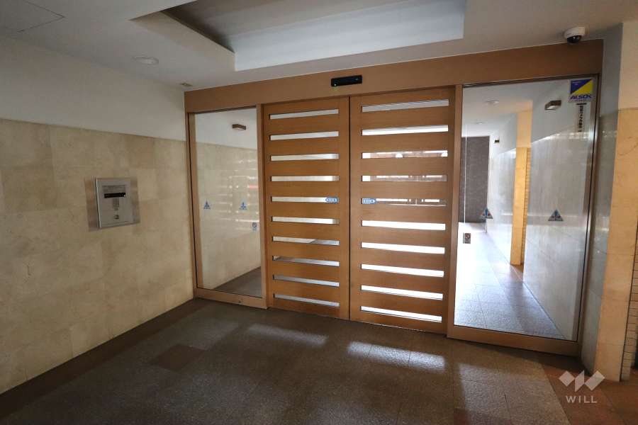 エントランスはオートロック付きです。