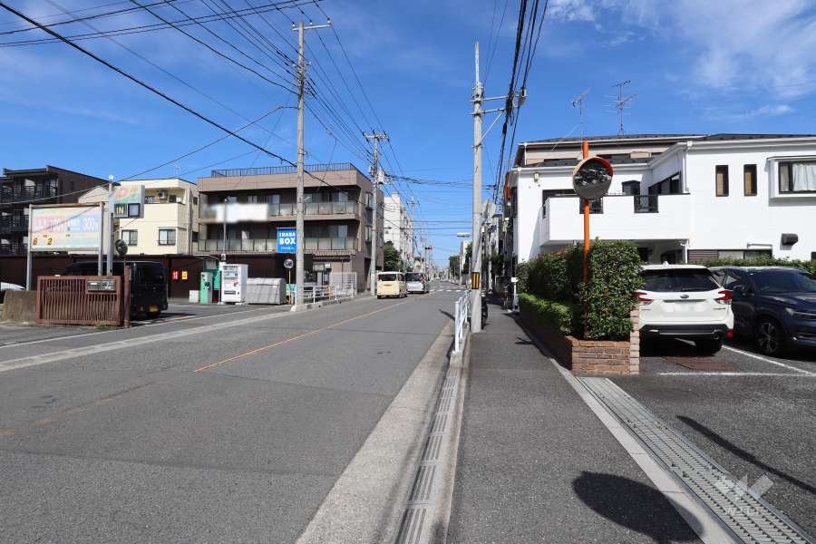 敷地西側の前面道路　
