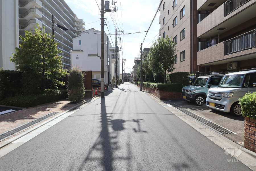 敷地東側の前面道路