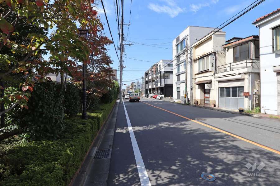 敷地北側の前面道路