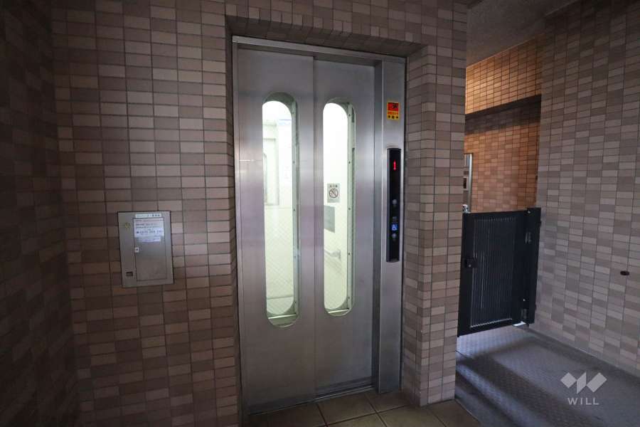 共用のエレベーター