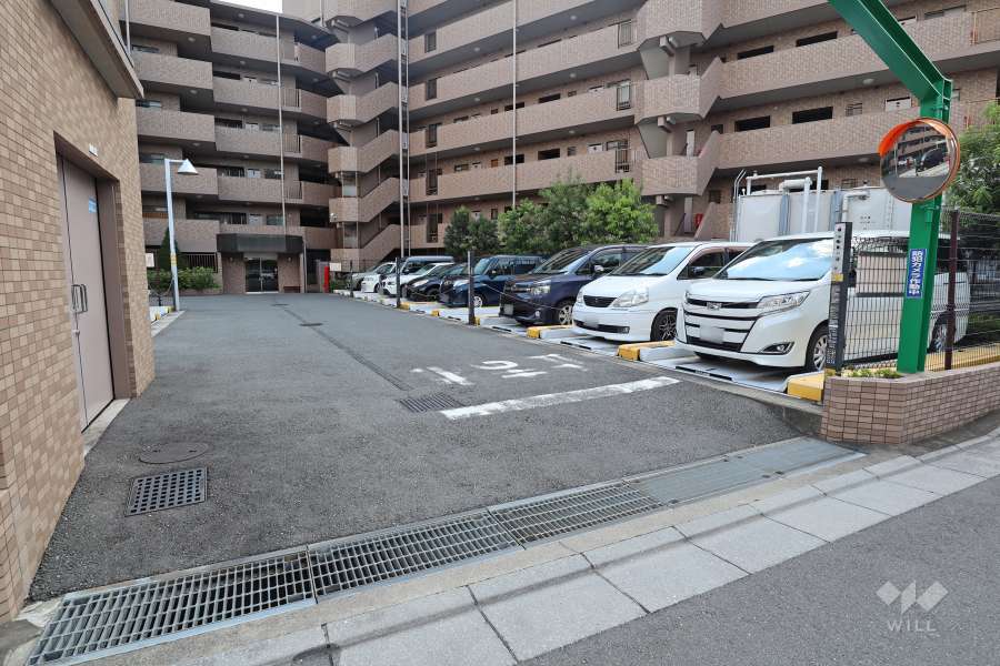 駐車場の出入り口