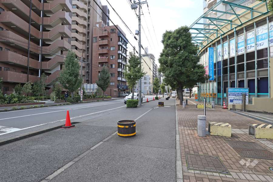 敷地南側の前面道路（東側から）