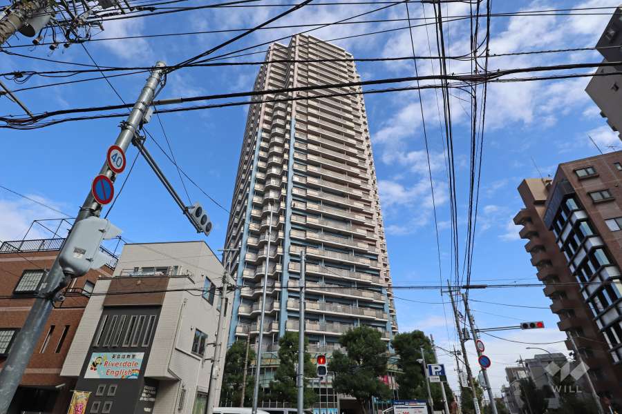 川口パークタワーの外観（西側から）