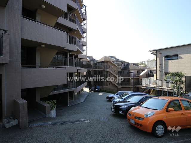 敷地北側にある敷地内駐車場