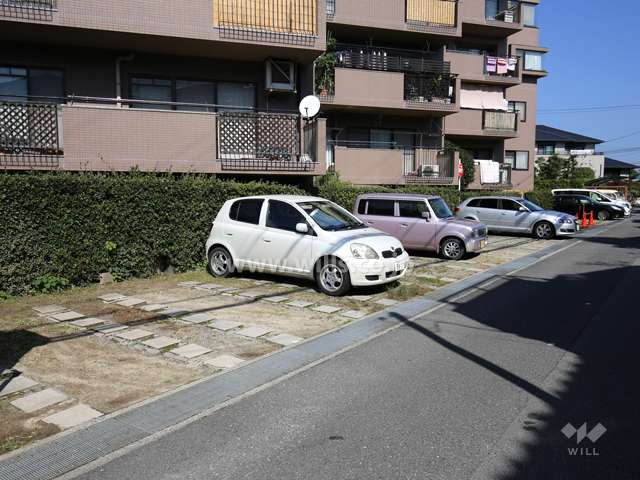 敷地南側にある敷地内駐車場