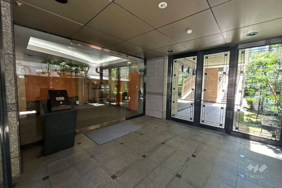 エントランスはオートロック付きです。