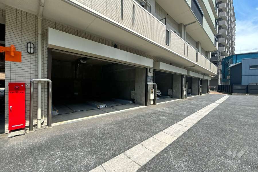 敷地内駐車場（屋内機械式）